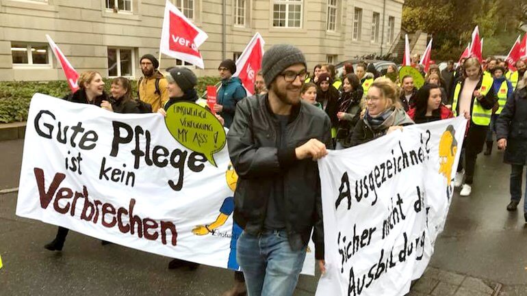 Uniklinik-Beschäftigte aus Baden-Württemberg auf dem Weg zur Demonstration | Quelle: ver.di